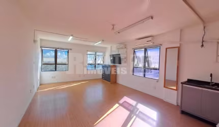 Ampla sala comercial em excelente localização na Trindade