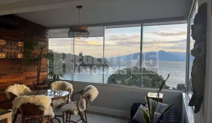 Cobertura duplex à venda no bairro Bom Abrigo em Florianópolis