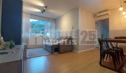 Lindo apartamento totalmente reformado de 3 dormitórios no Itacorubi em Florianópolis.