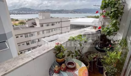 Apartamento à venda no bairro Capoeiras em Florianópolis
