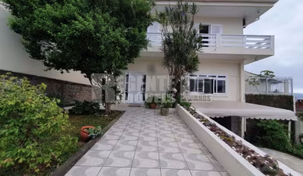 Casa à venda com 4 quartos no bairro Coqueiros em Florianópolis