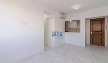 Apartamento com 2 dormitórios, reformado, no Campo Belo