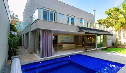 Casa em Condomínio Fechado, com piscina, espaço gourmet,  3 suítes,  ar condicionado, 600m² na Chácara Santo Antônio, São Paulo/SP - Agende sua Visita