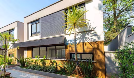 Casa com piscina e jardim, 4 suítes, 367m² à venda em condompinio fechado no Alto da Boa Vista - Agende sua visita!!