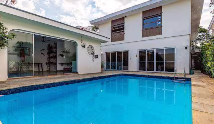 Casa com piscina e churrasqueira, 4 suítes, 363m² a venda na Granja Julieta - Agende sua visita!