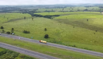 EXCELENTE SI?TIO A VENDA NA REGIA?O DE TATUI? - SP ??   ? OPORTUNIDADE PARA LOTEAMENTOS, CONDOMI?NIOS, POSTOS DE COMBUSTI?VEIS OU EMPREENDIMENTOS ?   A?rea Total de 27 Alqueires ou 65 Hectares   Topog