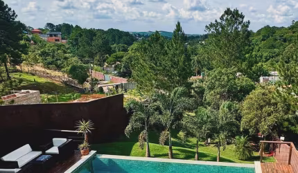 Imperdível! Casa à venda em Jarinu-SP, no bairro Week End, com 2 quartos, 1 suíte, 3 salas, 4 vagas de garagem e 194m² de área.