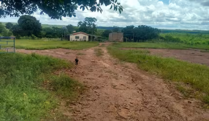 Fazenda à venda em João Pinheiro-MG: 2 quartos, 2 salas, 1 banheiro, 2 vagas de garagem, 20.805.200,00 m² de área!