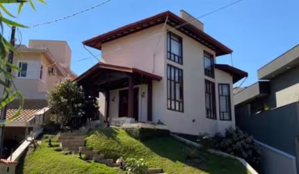 Oportunidade: Casa em Condomínio à venda em Valinhos-SP, no Loteamento Residencial Fazenda São José - 3 quartos, 3 suítes, 2 salas, 5 banheiros, 2 vagas de garagem, 323m².