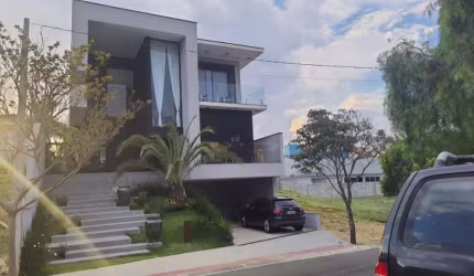 Luxuosa casa em condomínio à venda em Valinhos-SP, no bairro Santa Cruz, com 4 quartos, 4 suítes, 2 salas, 5 banheiros, 4 vagas de garagem e 320m².