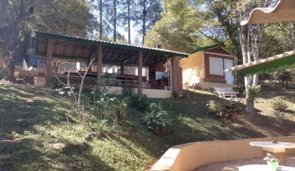 Casa de luxo em condomínio no Centro de Morungaba-SP: 4 quartos, 2 suítes, 1 sala, 3 banheiros, 2 vagas, 209m². Venda ou locação!