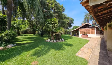 Chácara à venda em Sumaré-SP, Chácara Primavera: 3 quartos, 3 salas, 2 banheiros, 15 vagas, 224,91 m². Aproveite!