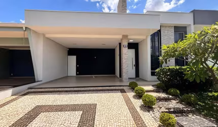 Casa de alto padrão em condomínio no Parque Olivio Franceschini, Hortolândia-SP: 3 quartos, 1 suíte, 2 salas, 2 banheiros, 4 vagas, 173m²