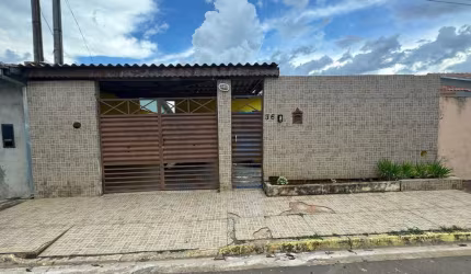 Imperdível casa à venda em Tatuí-SP, bairro Tanquinho, 3 quartos, 1 sala, 1 banheiro, 2 vagas, 120m². Confira já!