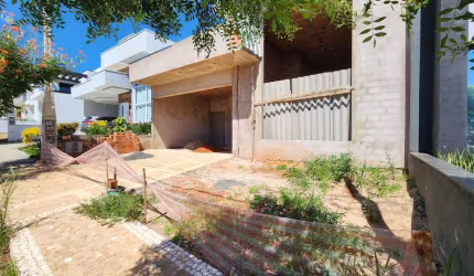Casa em construção à venda no estado, com uma planta moderna e bem aproveitada boa localização dentro do Condomínio  Características: 171 m² de construção + 12m² de piscina = 183 m² 250 m² de terreno