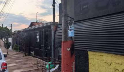 Vendo um terreno 400 metros de esquina, servi para um estacionamento ou mesmo uma academia, negócio de oportunidade. Localização excelente, com escrit