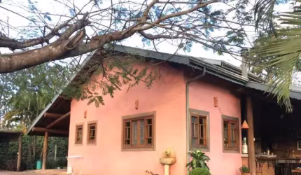 Chácara de luxo à venda em Morungaba-SP, na Vila Minha Pátria: 3 quartos, 2 suítes, 3 salas, 3 banheiros, 5 vagas, 380m². Estilo Colonial Rústico !