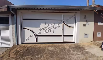 Imperdível! Casa à venda em Americana-SP, no Parque Nova Carioba, com 2 quartos, 1 suíte, 1 sala, 2 vagas de garagem e 113m².