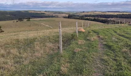 Fazenda à venda em Alambari-SP, Zona Rural: 3 quartos, 3 salas, 3 banheiros, 5 vagas de garagem! 150,00 m² de área!