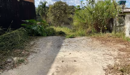 Terreno à venda em Itapevi-SP, bairro Amador Bueno com 337,50 m² de área.