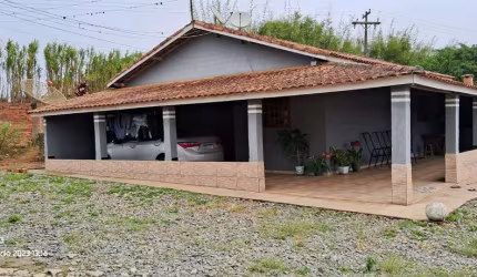 Chácara à venda em São Miguel Arcanjo-SP, Zona Rural: 2 quartos, 2 salas, 2 banheiros, 3 vagas, 90m² de área. Aproveite!