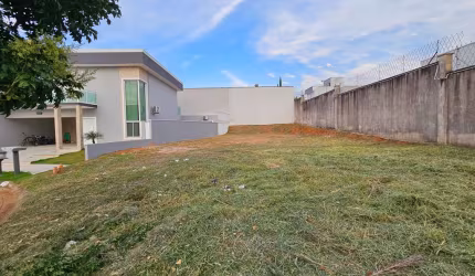 Terreno Plano 434,61m2 Terreno com excelente topografia - Ótima localização do terreno dentro do condomínio, rua tranquila  - Terreno de metragem maio