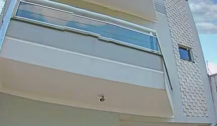 Casa Triplex 145m2 3 Dorms 1 Suíte, Sala de jantar ?	Cozinha planejada  ?	Área de serviço ?	WC social ?	Vaga de garagem para 2 carros ?	Churrasqueira