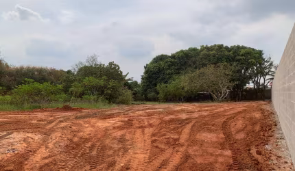 Terreno 2000m²  ?	Zoneamento misto ?	Simule o seu financiamento ?	Ponto de referência: Parada da linguiça  ?	Documentação 100% ok para financiamento ?	Investimento: R$ 400.000,00 (quatrocentos mil rea