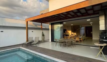 Casa Térrea 339m2 4 suites, Sala, Cozinha, Banheiro, 2 Vagas Cobertas 2 Descobertas, Quintal, 394 metros de terreno, Energia Fotovoltaica, Piscina Aqu