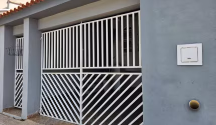 Casa Térrea 100m2, 2 vagas Sala Cozinha Banheiro 2 quartos Lavanderia Com espaço para construir suite ou espaço gourmet