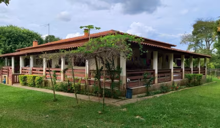 Chácara 9,8 Alqueires Formada em Pasto   Rica em Água, com Grande Lago, Nascentes e Ribeirão  Boa Topografia Benfeitorias: Ótima Casa Sede toda Varand