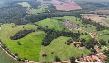 Sítio Granja 23,8 Alqueires, Formada em Pasto  Boa Topografia  Terra de Lavoura   Ribeirão bom de água   *GRANJA: 4 Galpões de Granja 120x12 Equipamen