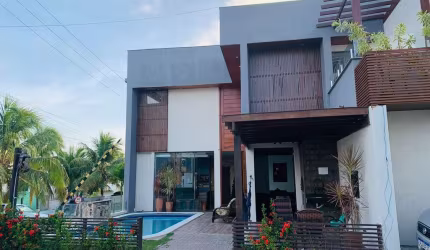 Casa Duplex 241m2 - Térreo: Sala  Cozinha  Área de Serviço  Lavabo  Varanda Gourmet  1 suíte   - 2° Piso: 02 Suíte com varanda 02 suíte    Obs. Vai an