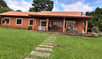 Sitio 31 Alqueires  Formada em Pasto  Atualmente na Pecuária   Topografia Levemente Ondulada   Terra Mista   Benfeitorias: Boa Casa Sede, Casa de Case