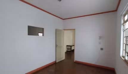 Casa Térrea 126m2 3 Dorms, Sala Ampla, Cozinha, Banheiro, Região Central de Jacareí Próximo a Supermercados, Shopping, escolas. farmácias e muito mais