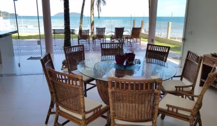 Casa Duplex 324,66m2 Pé na Areia 4 Suítes 1 Master Ampla Frente Pra o Mar Sacada e Ar Cond, Aquecimento Solar, Porcelanato, Pias Travertino, 8 Vagas