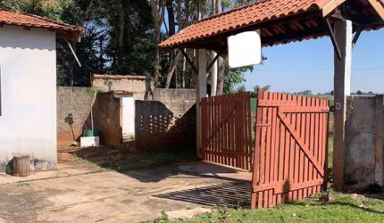 Chácara 1600m2 Casa 90m2 2 Dorms, Sala, Cozinha, Banheiro, Copa, Garagem Coberta, Fogão a Lenha, Arvores Frutiferas, 5 Minutos do Asfalto.