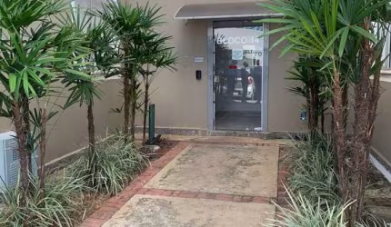 Apto Térreo 50m2 2 Dorms, Sala, Cozinha, Banheiro, Quintal, 1 Vaga Coberta, ótimo acabamento, box no banheiro e papel de parede na sala, portaria 24hr