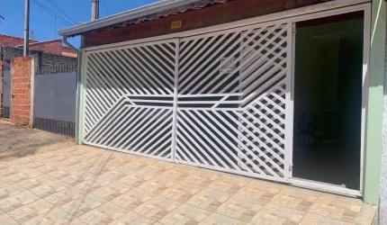 Casa Térrea 75m2 2 dormitórios  Sala de estar  Cozinha (inteira azulejada) Área de serviço coberta Quintal com piso frio Garagem coberta com 02 vagas