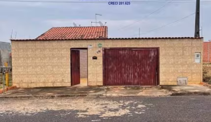 Casa Térrea 120m2 03 dormitórios; ?? sala, cozinha e banheiro; ?? toda avarandada; ?? área de serviço coberta; ?? garagem para 4 carros. Em terreno de