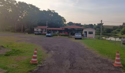 Pesqueiro 27.000m2 3 tanques 1 casa com 280 metros , 1 barracão 600 metros documentos escritura e Ka , cervidão, terra plana , com restaurante e shous