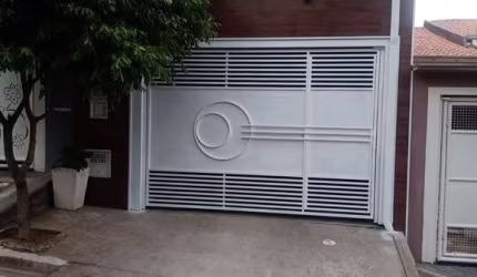 Casa Térrea 140m2 3 Dorms 1 Suíte, Sala de estar, Sala de jantar, Cozinha planejada, Área de serviço, WC social, Área gourmet com churrasqueira, 2 Vag