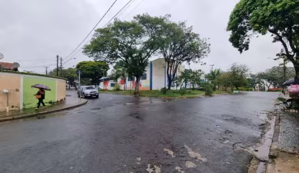 Casa Térrea 68m2 2 Dorms, 2 Banheiros, Sala, Cozinha, Quintal, 2 Vagas, Terreno 176m2, Área de Serviço