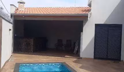 Casa Térrea 116m2 3 Dorms 1 Suíte, Banheiro, Sala, Cozinha com Planejados, Lavabo, Lavanderia, Piscina, 5 Vagas Aceita Permuta Apto Até 300 mil Reais