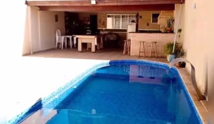 Sobrado 140m2 3 Dorms 1 Suíte, Sala, Sala Jantar, Cozinha Planejada, Banheiro, Área Gourmet c/Churrasqueira, Piscina, Terreno 240m2
