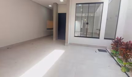 Casa Térrea 127m2 03 quartos, sendo 01 c/ suíte e closet Sala de estar/jantar com pé direito duplo Cozinha com ilha. Lavatórios esculpidos em granito