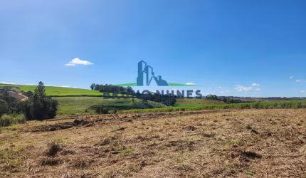 Chácara 21000m2 Parte cercado;  - Vizinhos próximos;  - Energia próxima;  - Água no fundo (nascente), excelente para fazer tanque;  - Terra boa