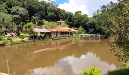 Sítio 30 Alqueires sendo 20 de pinus,2.5 de eucalipto 1.5 de lazer,acude,pasto,casas e 6 de mato,2 escrituras registradas em cartório, car,gel todos d