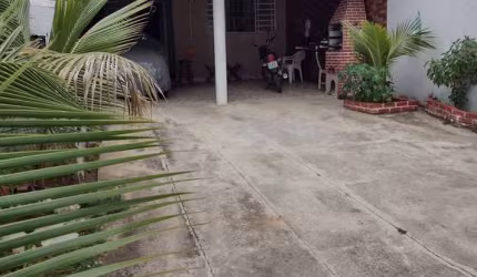 Casa Sobrado 120m2 3 quartos 2 banheiros Cozinha, sala, lavanderia Sacada, Lote 6,5  por 23,5 ao todo 150m2 Aceita terreno no valor de até 165 mil
