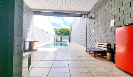 Área de lazer 1 Dormitório com Mezanino ??2 Banheiros  ??Piscina  ??Churrasqueira  ?Terreno 150m²/ Construção 86m² ??Excelente localização próximo ao